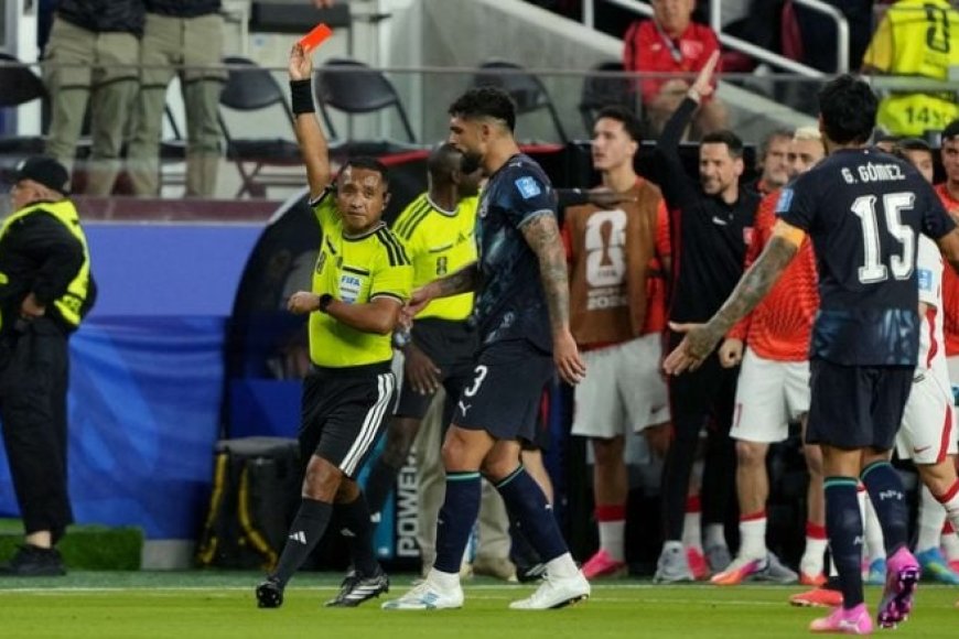 ألميرون يدخل التاريخ كأول ضحية لقانون تغطية الفم في المونديال