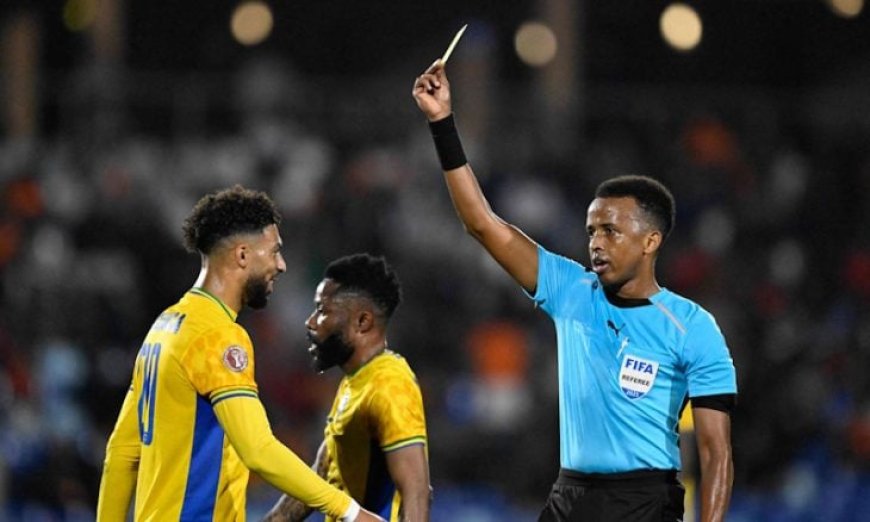أمريكا تمنع دخول حكم صومالي للمشاركة في إدارة مباريات كأس العالم.. والفيفا يعلق