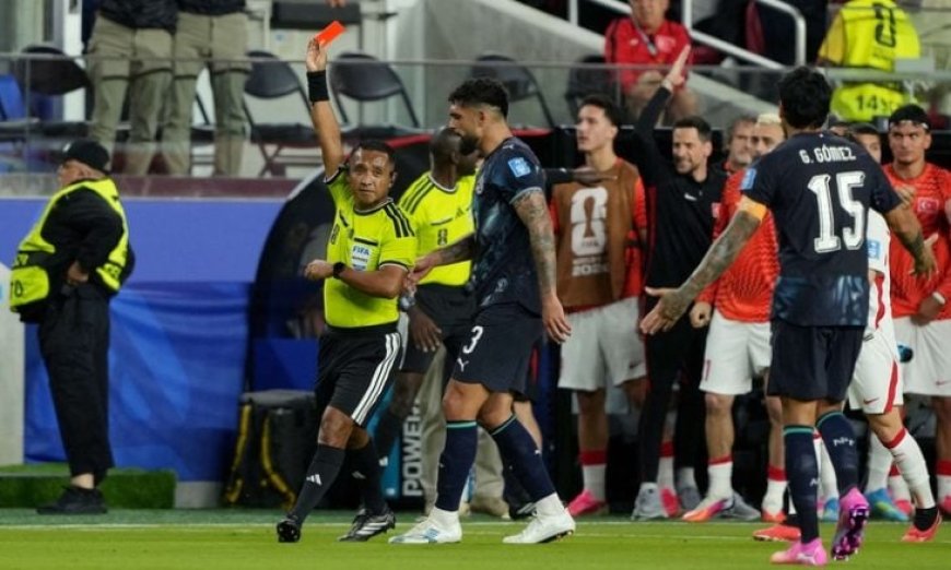 ألميرون يدخل التاريخ كأول ضحية لقانون تغطية الفم في المونديال