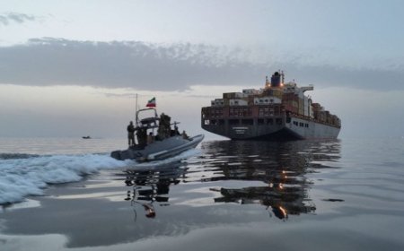 الحرس الثوري يعلن إغلاق مضيق هرمز والجيش الأمريكي يشن ضربات على إيران وسماع انفجارات في قطر والإمارات