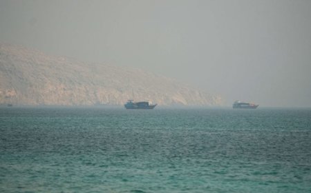 الحرس الثوري يعلن انفجار ناقلتي نفط قرب مضيق هرمز ويحذر من استمرار الملاحة في المنطقة