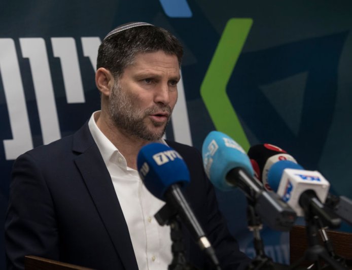 سموتريتش: إسرائيل ليست معنية بالانخراط في المواجهة الأمريكية الإيرانية
