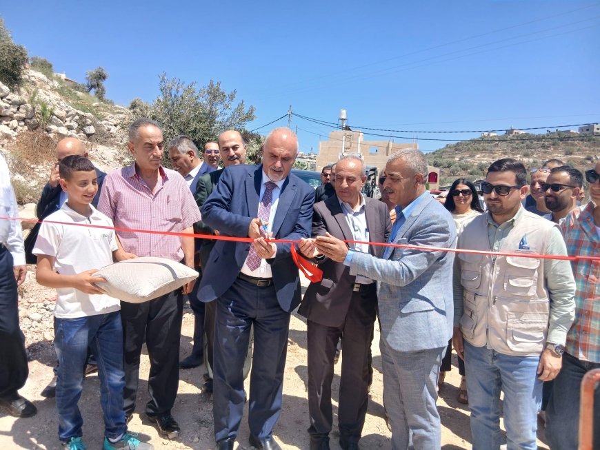 وزير الزراعة يفتتح ويتفقد مشاريع تنموية وإنتاجية، ويوقع اتفاقيتين لإنشاء متنزهين زراعيين في محافظة جنين.