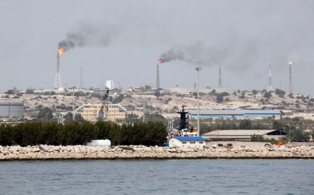 تقارير عن استهداف قاعدة أمريكية في الكويت وبلاغ بحادثة بحرية قرب سواحل عُمان