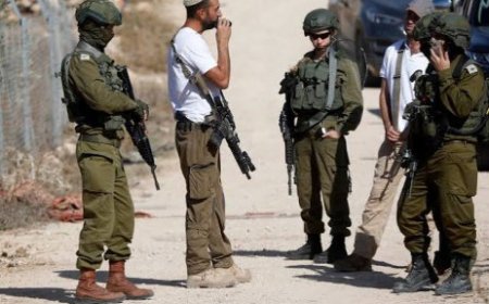 هآرتس: المستوطنون يوسعون نفوذهم في الضفة والجيش يتحول إلى قوة حماية لهم