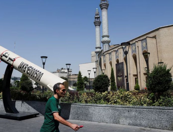 طهران تعيد ترتيب أوراقها العسكرية والأمنية وسط مخاوف من اتساع رقعة المواجهة
