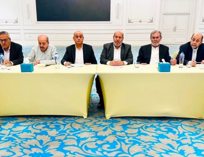 الحية يطلع الفصائل في القاهرة على تطورات اتفاق وقف إطلاق النار