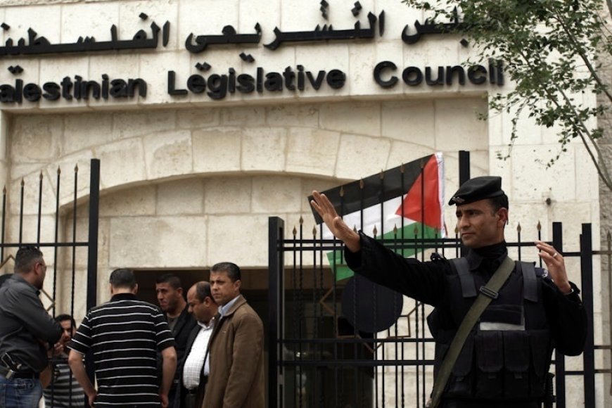 من يستقيل قبل الترشح؟.. المادة الثامنة تفتح نقاشاً حول تكافؤ الفرص في الانتخابات الفلسطينية