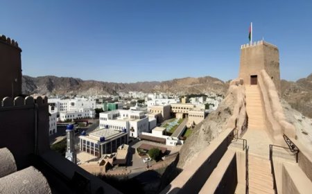 اجتماع غير معلن بين مسؤولين أمريكيين والحوثيين في سلطنة عُمان