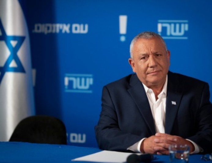 مسؤول إسرائيلي سابق يدعو لإخلاء مستوطنات أقامها سموتريتش في الضفة