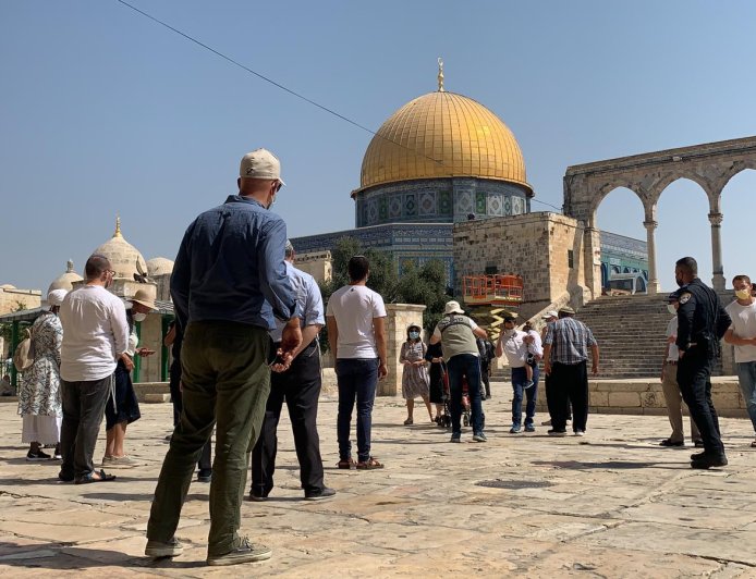 مستوطنون يقتحمون المسجد الأقصى وسط تشديدات إسرائيلية في القدس