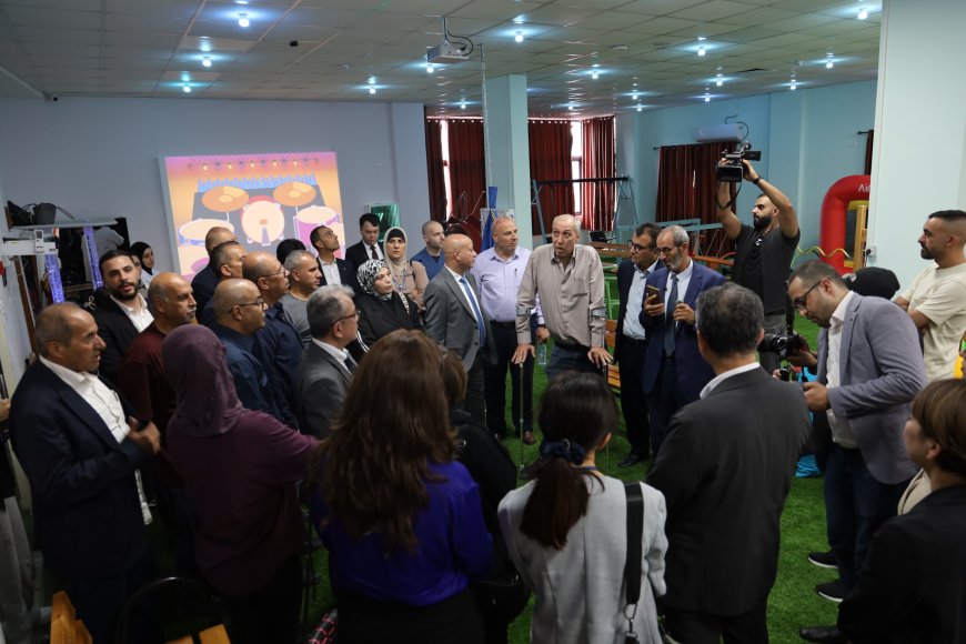 وفد برلماني ياباني يتفقد مخيم الجلزون برفقة د. أبو هولي للاطلاع على المشاريع التنموية المدعومة من "جايكا"