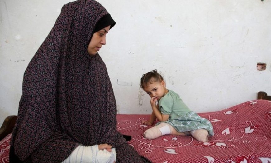 900 كرسي متحرك لأطفال غزة عالق في الأردن.. من يمنع وصولها؟
