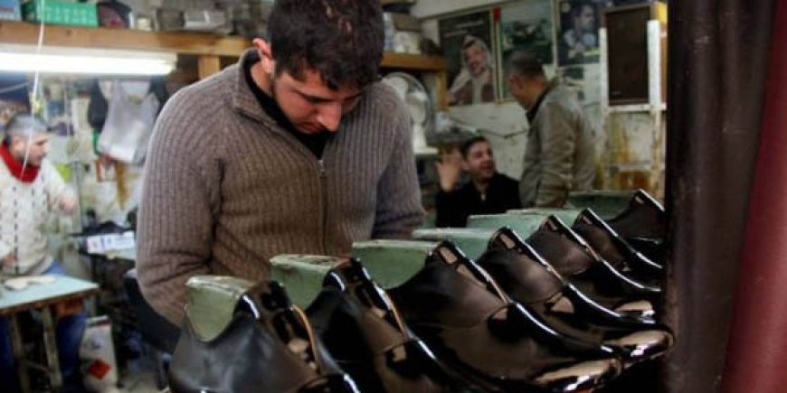 الخليل تصدّر أول شحنة أحذية فلسطينية إلى "أمازون" الأمريكية