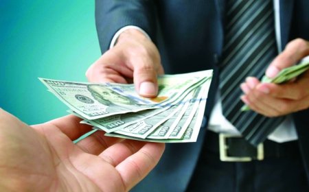 سداد الديون أم الادخار والاستثمار؟ كيف تختار أفضل طريقة لأموالك الإضافية؟