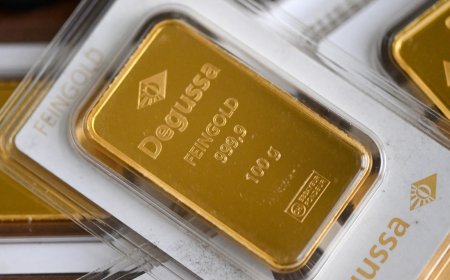 الذهب يتراجع تحت ضغط الدولار قبيل قرار الفدرالي الأميركي بشأن الفائدة