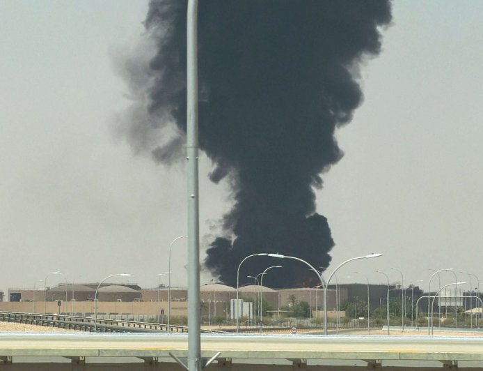 السعودية: 12 وفاة و309 إصابات جراء استهداف مطار الملك خالد الدولي بالرياض
