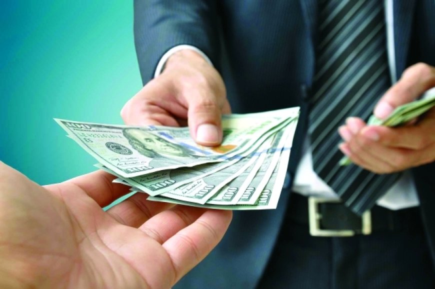 سداد الديون أم الادخار والاستثمار؟ كيف تختار أفضل طريقة لأموالك الإضافية؟