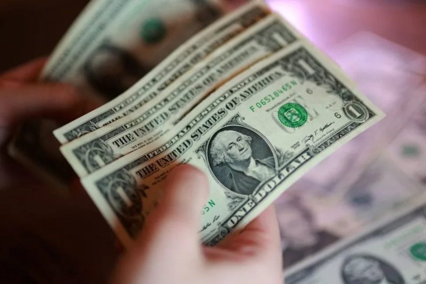 الدولار يتراجع من أعلى مستوياته في 18 شهراً مع هبوط النفط وترقب بيانات التضخم